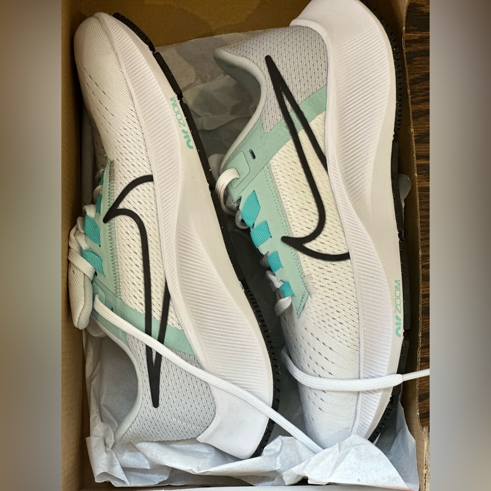 Nike air zoom pegasus 38 brand new size 5